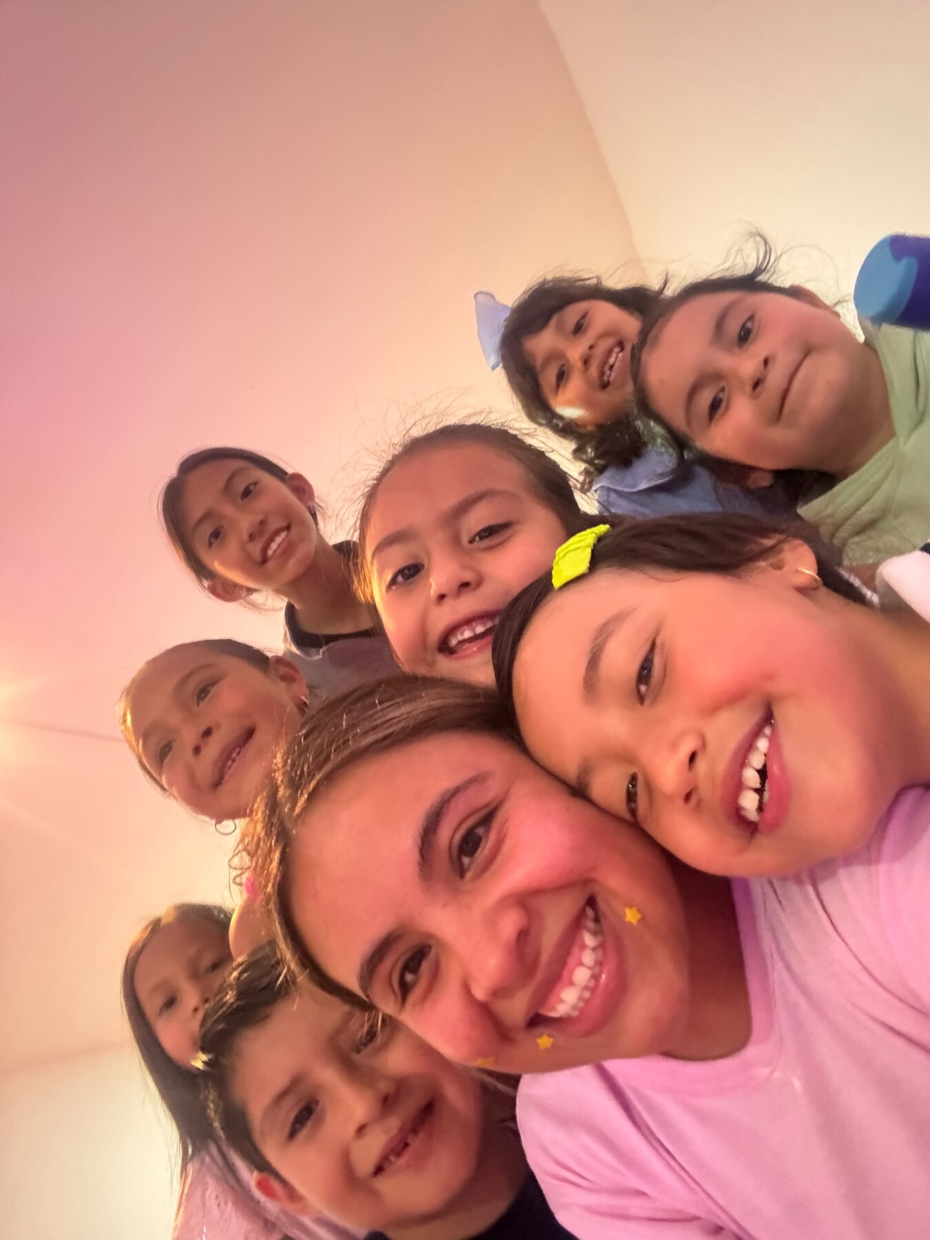 Miss Diann con sus alumnas de Zumba Kids